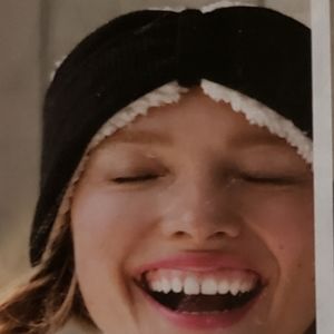 🎁 NWT - Sherling lined headwrap w/ matching fingerless gloves & mitten covers.